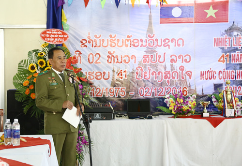 Thiếu tướng, TS Bun Xu Nam Mạ Chắc, Giám đốc Học viện Cảnh sát, Bộ An ninh nước CHDCND Lào chúc mừng các học viên Lào đang học tập tại Học viện CSND.